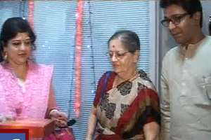 `झी २४ तास`मध्ये राज ठाकरे गणपती दर्शनाला